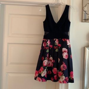 GORGEOUS v neck floral navy blue dress in PERFECT condition, no rips, tears
